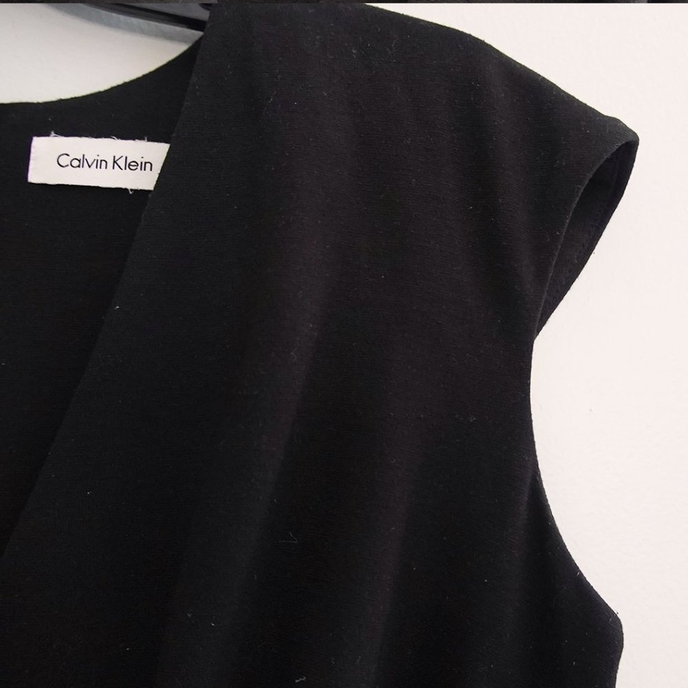 Knee Length Black Short Sleeved Winter Dress